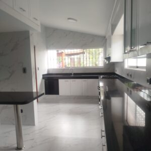 Camacho La Molina residencia de 1,100 m2 en alquiler